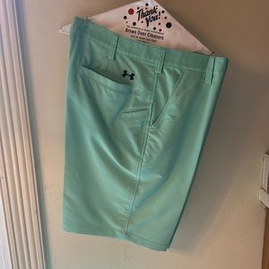 Men’s golf shorts